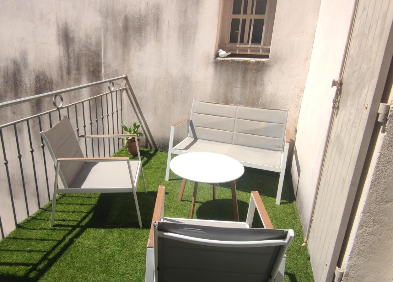 T3 Avec Sa Terrasse Au Coeur Du Village Medieval Sauzet  Exteriér fotografie