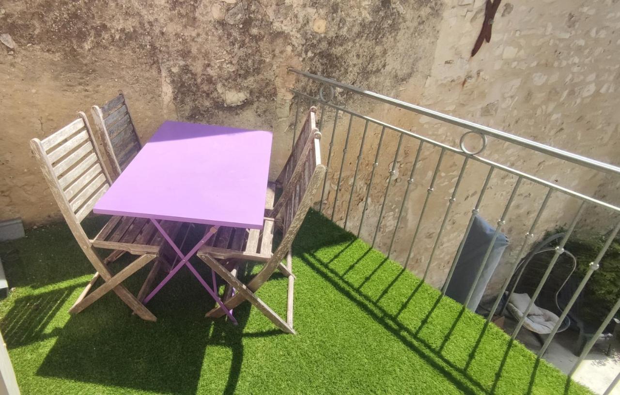 T3 Avec Sa Terrasse Au Coeur Du Village Medieval Sauzet  Exteriér fotografie